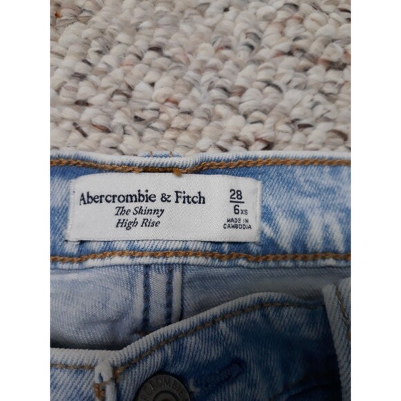 28 Abercrombie & Fitch 90s The Skinny High Rise Crop Ripped Distressed Raw Hem - Picture 6 of 7